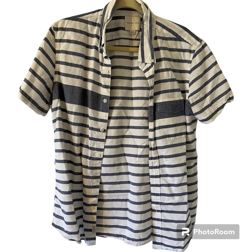 American Eagle Men's Button Down Short Sleeve Shirt